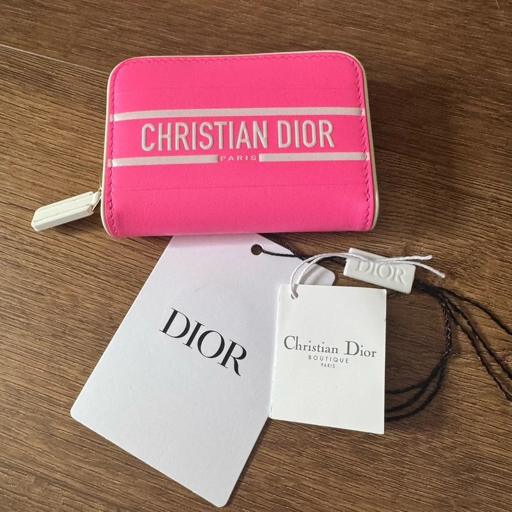 DIOR-AUTHENTIC (NWT) Small Pink & White Leather Vibe Voyageur Wallet